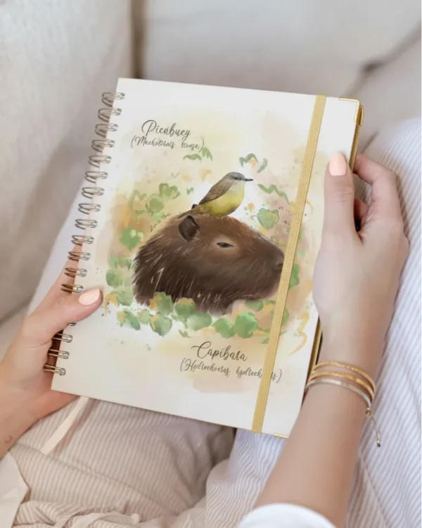 Agenda con ilustración de carpincho y ave picabuey diseño de Dafne Aguilar Estilo Indi.