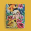 Agenda ilustrada con rostro femenino acompañado por un zorro y una leona, rodeados de flores y hojas, sobre fondo amarillo.