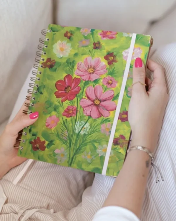 Agenda Botánica con ilustración de flores y plantas de Dafne Aguilar Estilo Indi.
