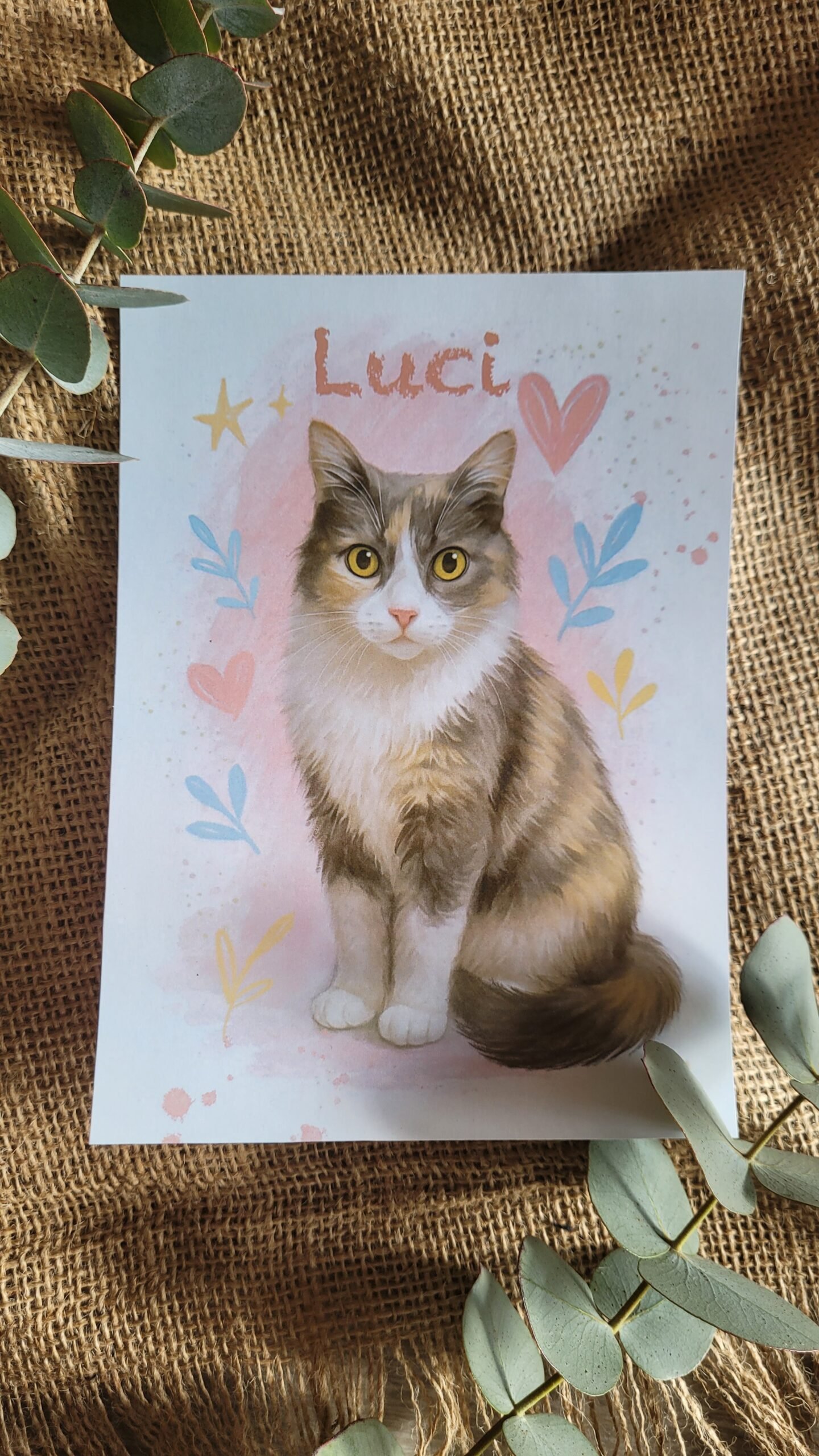 Cuadros personalizados con retratos de mascotas, casas y escenas naturales, ilustrados con estilo artesanal y emocional.